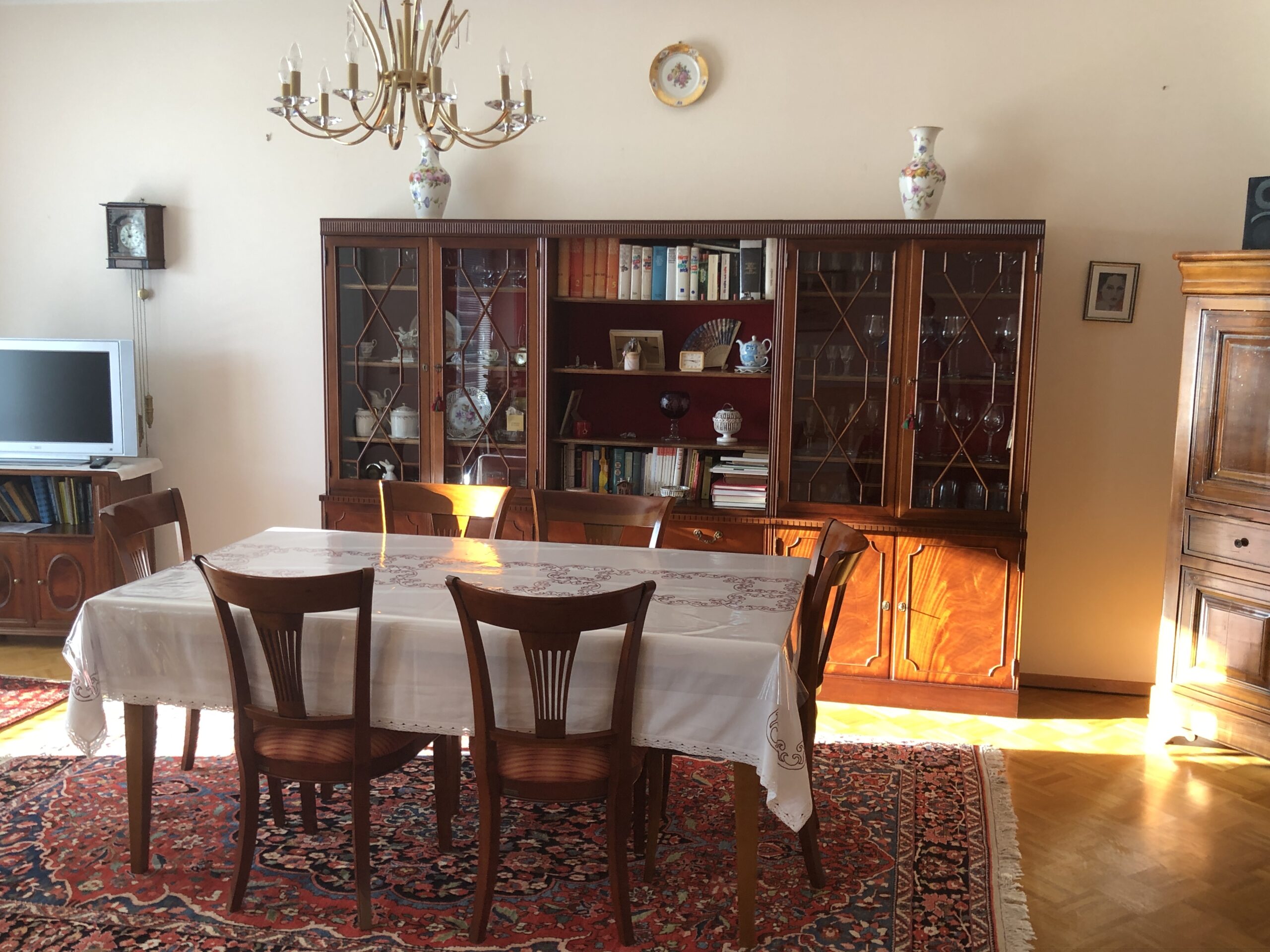 living-Biicherschaaf-table